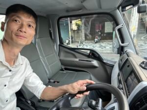 台南燈光音響舞台活動流程設備報價實際說明,五噸貨車進入婚宴戶外場地,設定舞台、電力、燈光